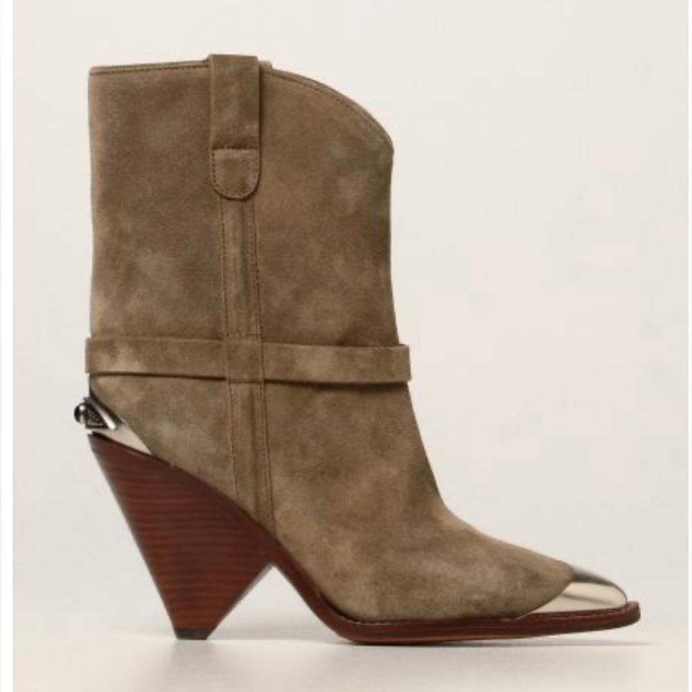 ISABEL MARANT
Lamsy Isabel Marant ankle boots in suede